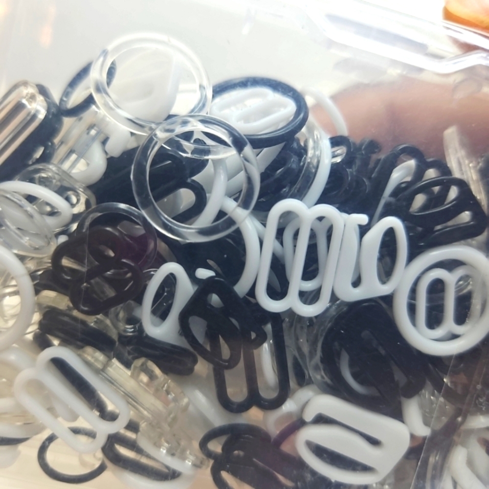 252 Pcs Black, Clear and White Bra Strap Adjusters